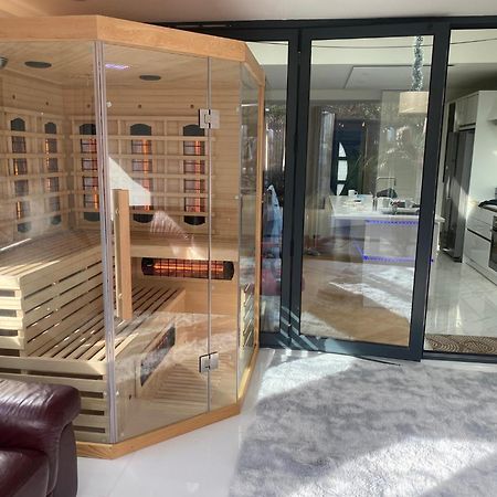 Modern 2Bed Pad W/ Hot Tub Villa Barking  Eksteriør billede