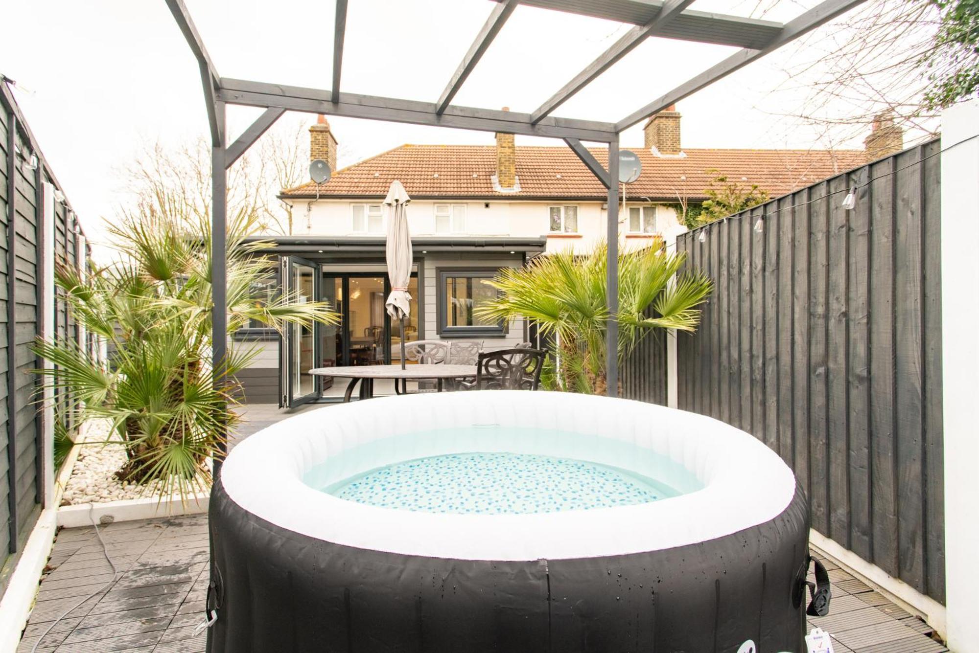 Modern 2Bed Pad W/ Hot Tub Villa Barking  Eksteriør billede