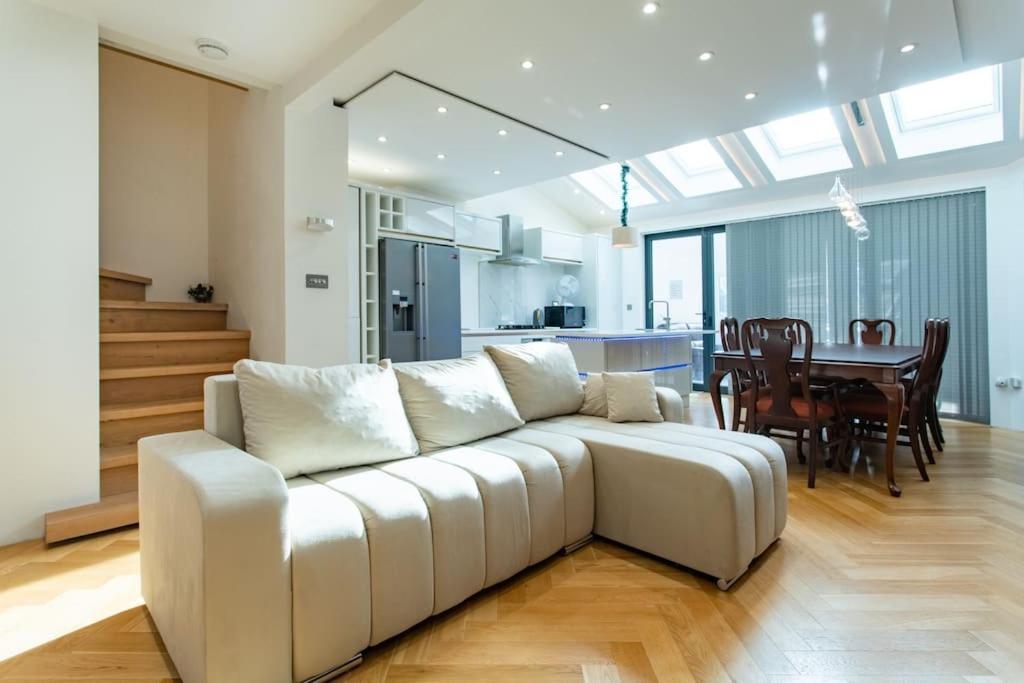 Modern 2Bed Pad W/ Hot Tub Villa Barking  Eksteriør billede