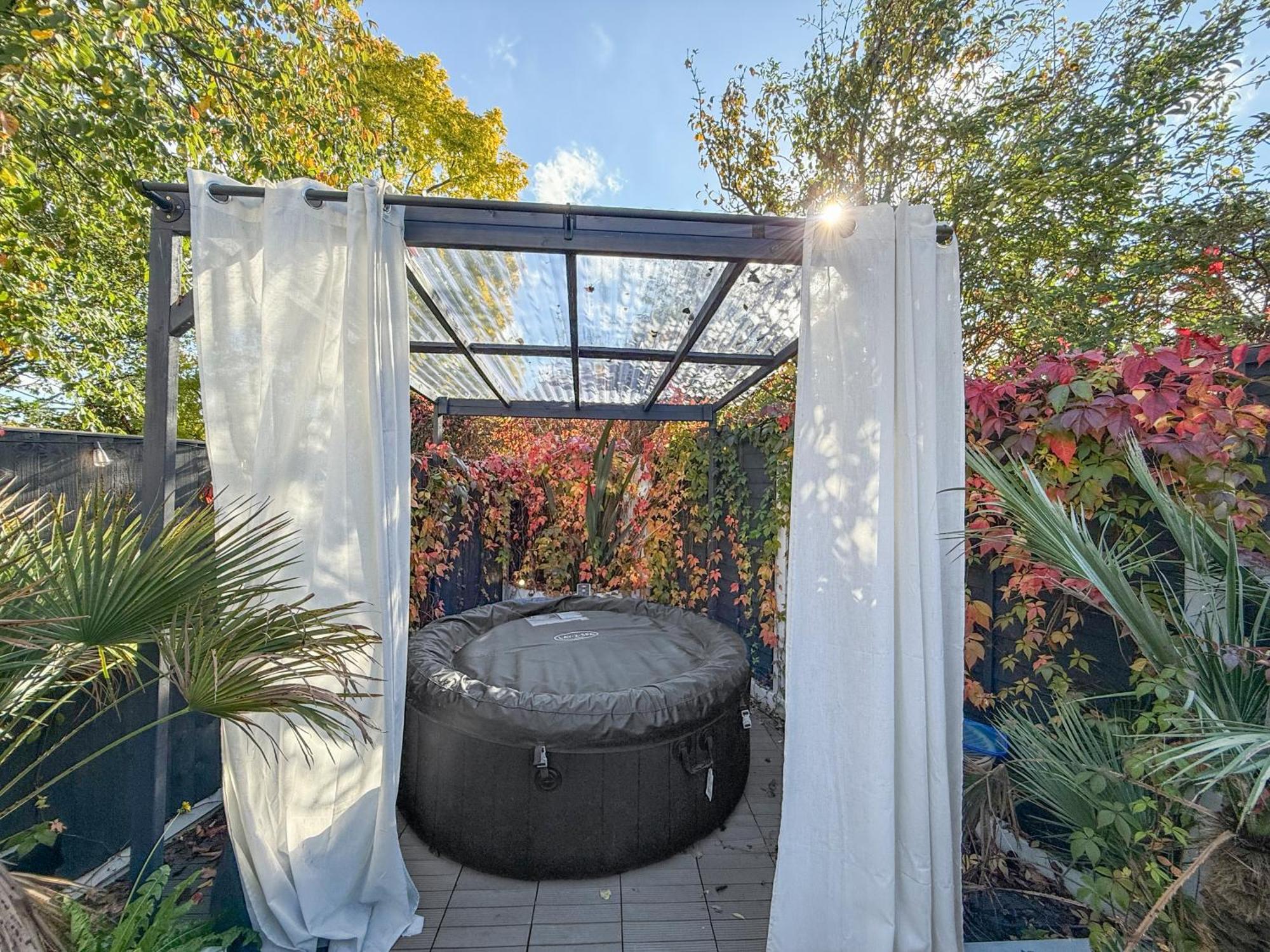 Modern 2Bed Pad W/ Hot Tub Villa Barking  Eksteriør billede